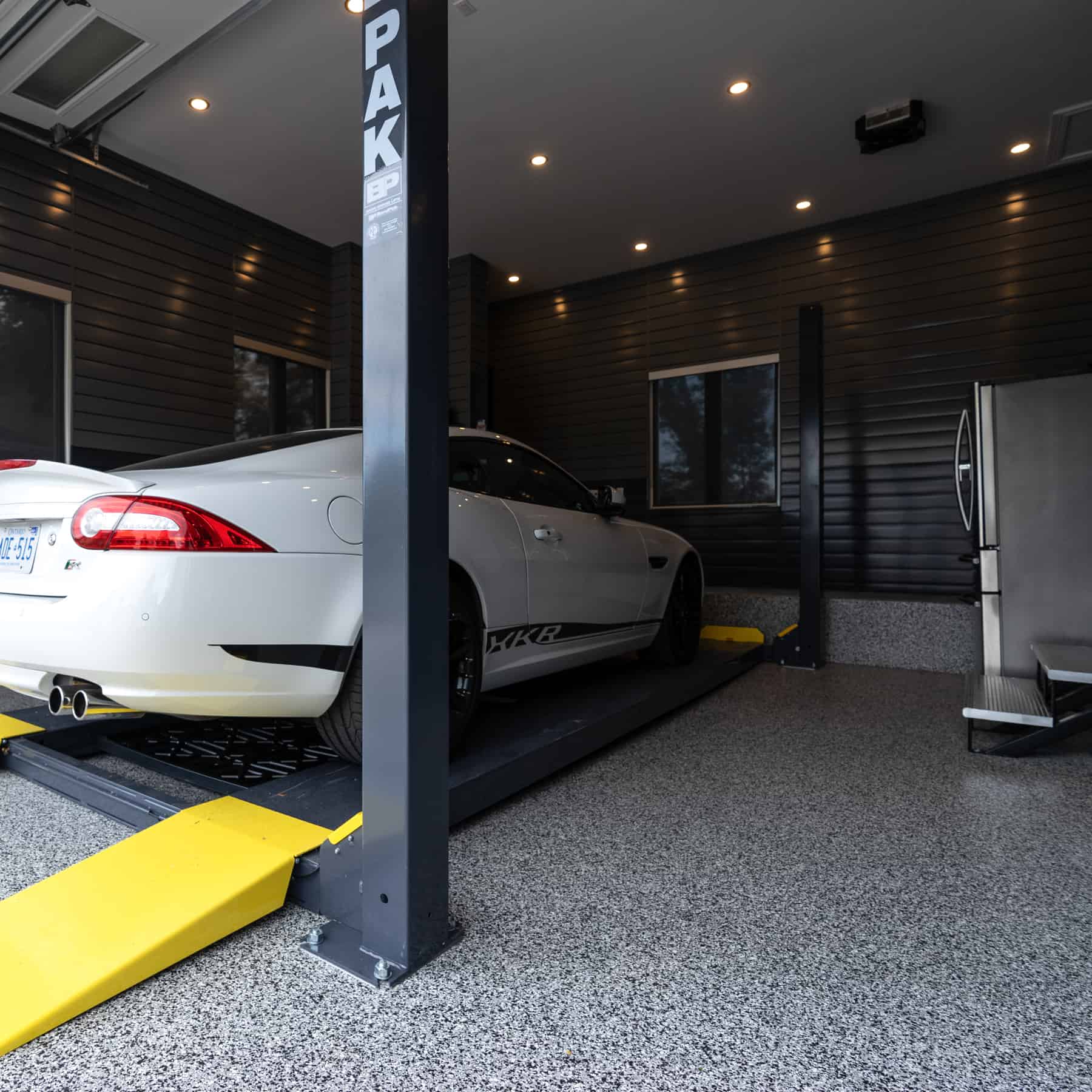 b-protek_1x1_ epoxy garage flooring