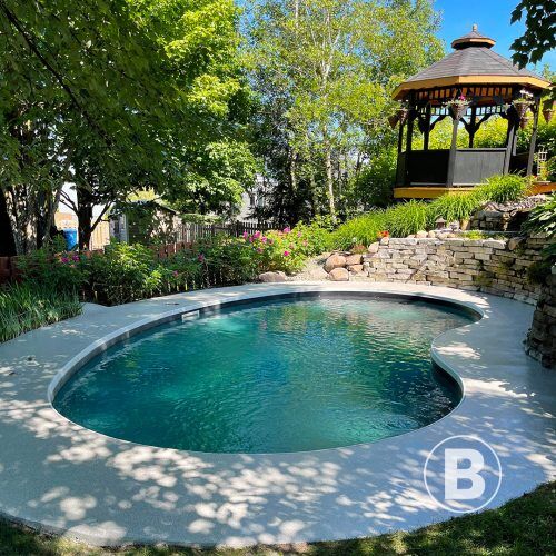 alt="pool surround covered by polyaspartic surface"